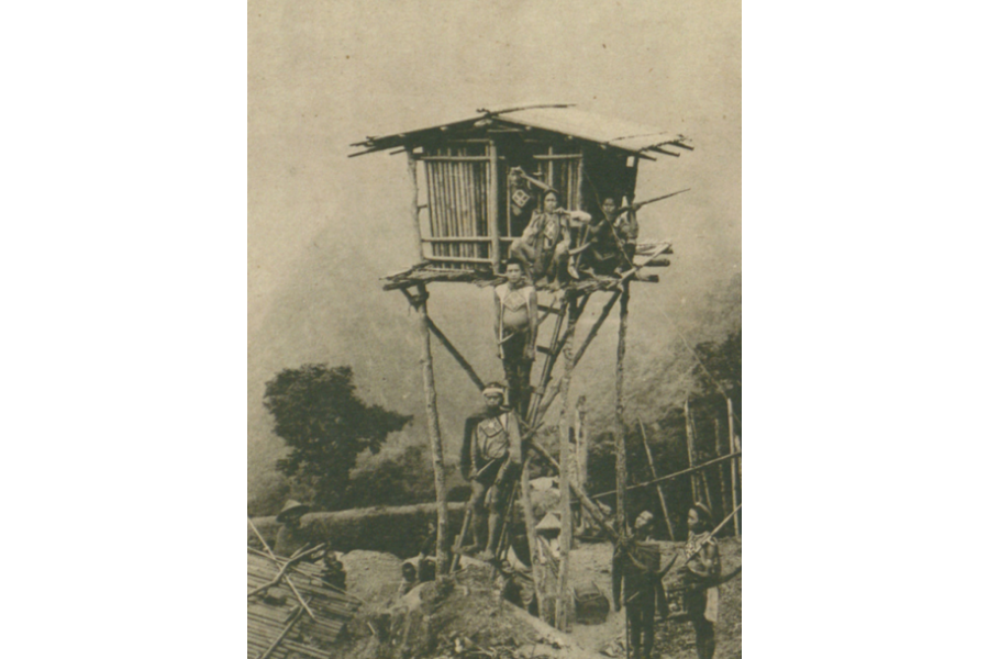 高砂族望樓,小野郁著、藤井初太郎攝,臺南:小野尚美堂發行,1923年,《臺北在營紀念寫真帖》。(Source:中央研究院臺灣史研究所檔案館,https://reurl.cc/RvAjve)