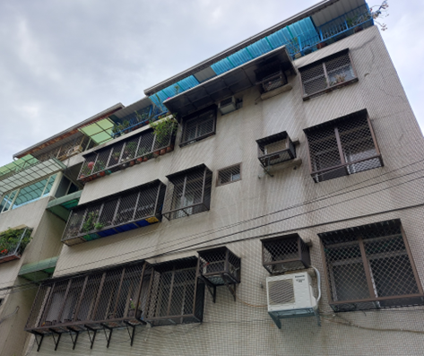 常見住宅陽台加裝鐵窗或鋁窗以增加使用空間。
(Source:雄本老屋規劃有限公司提供)