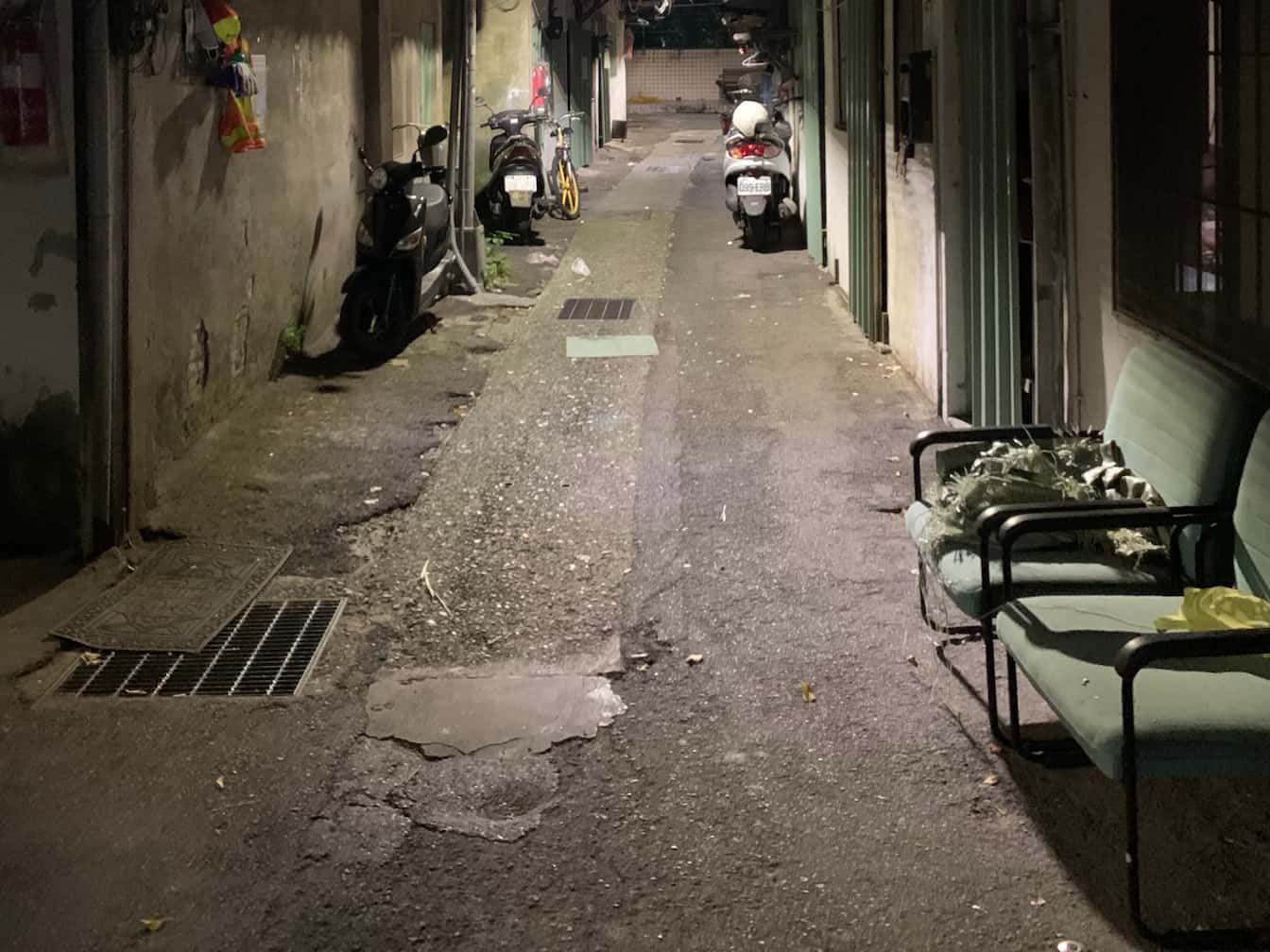 紹興社區過去隨處可見的友善椅(Source: 劉學墉攝)