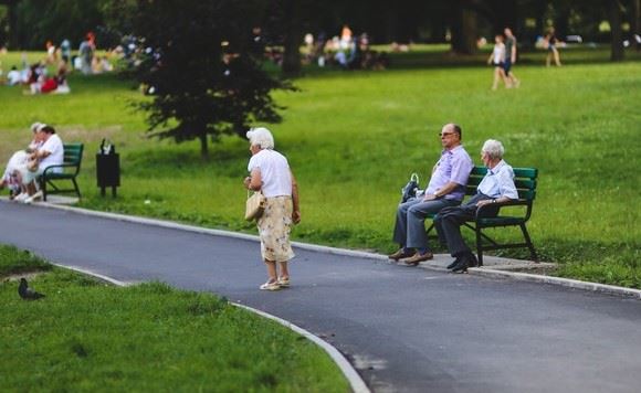 提供舒適安全的綠色人行空間及公園(Source:https://www.strongtowns.org/)