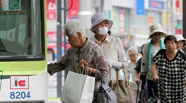 大眾運輸提供高齡者方便到達目的地(Source:https://gendai.ismedia.jp/articles/-/54016?page=2)