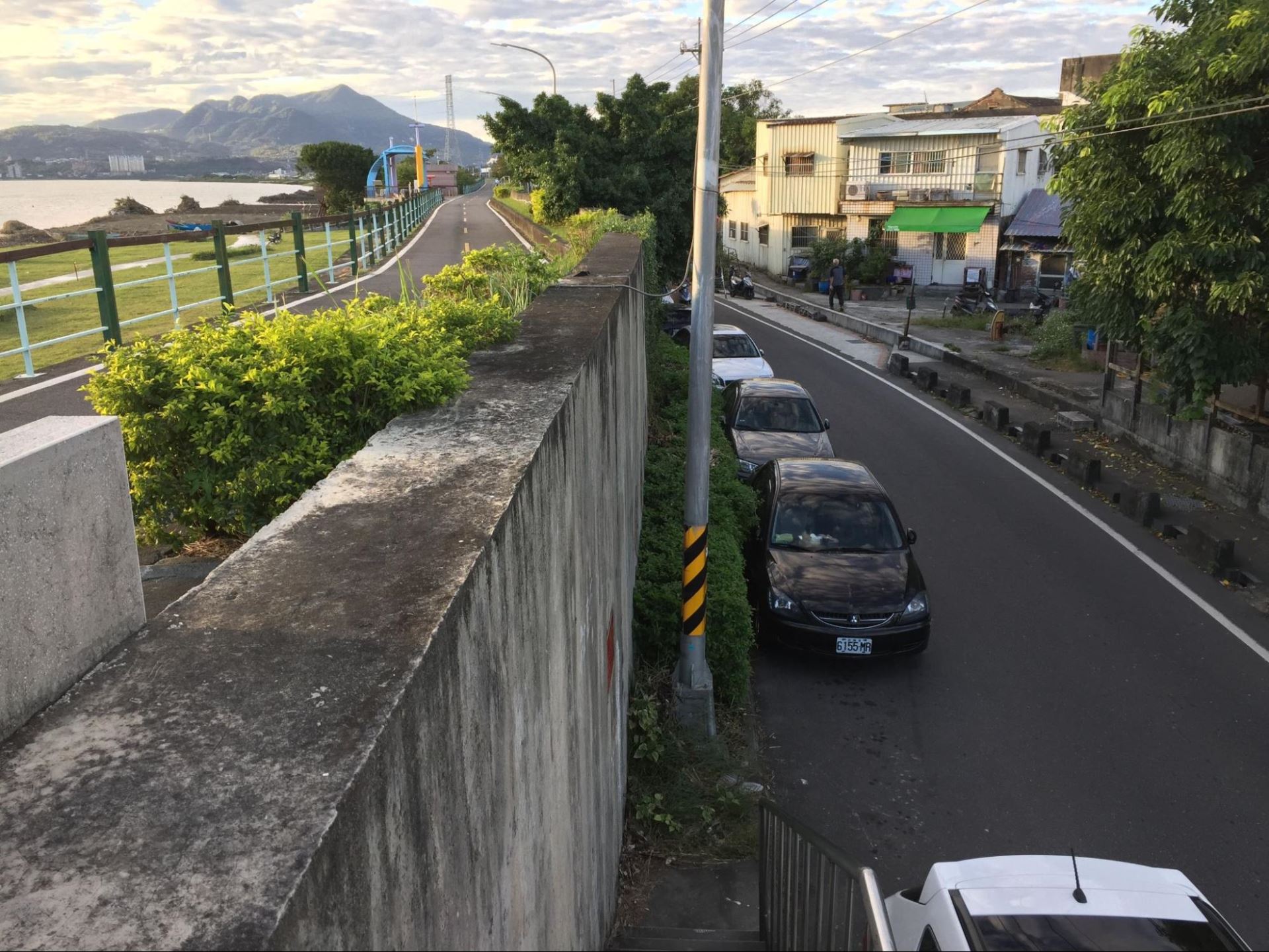水泥化的河川整治工程，從防災的角度而言往往會造成更大的洪患風險（Source: 劉學墉攝）