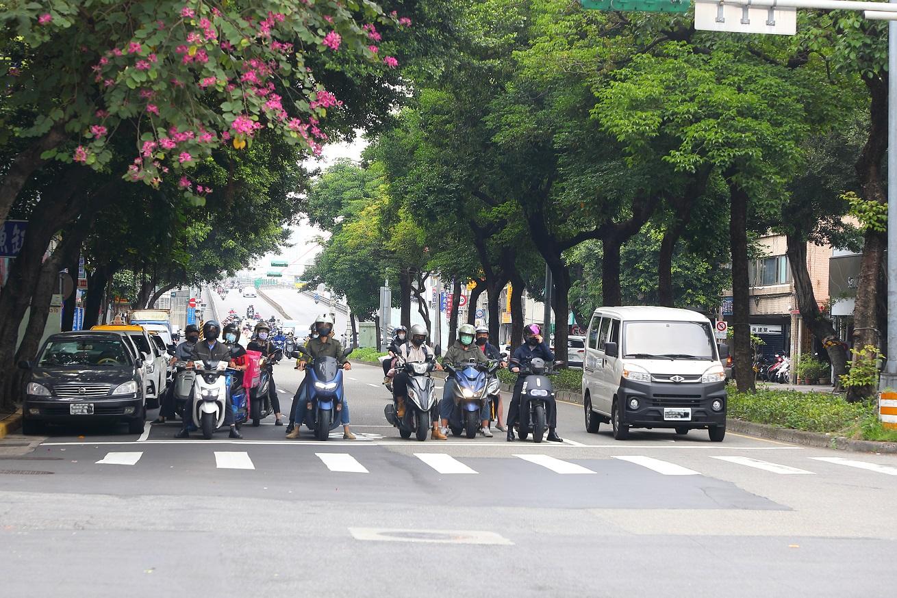 雙北地區通勤族(source:高郁惠拍攝)