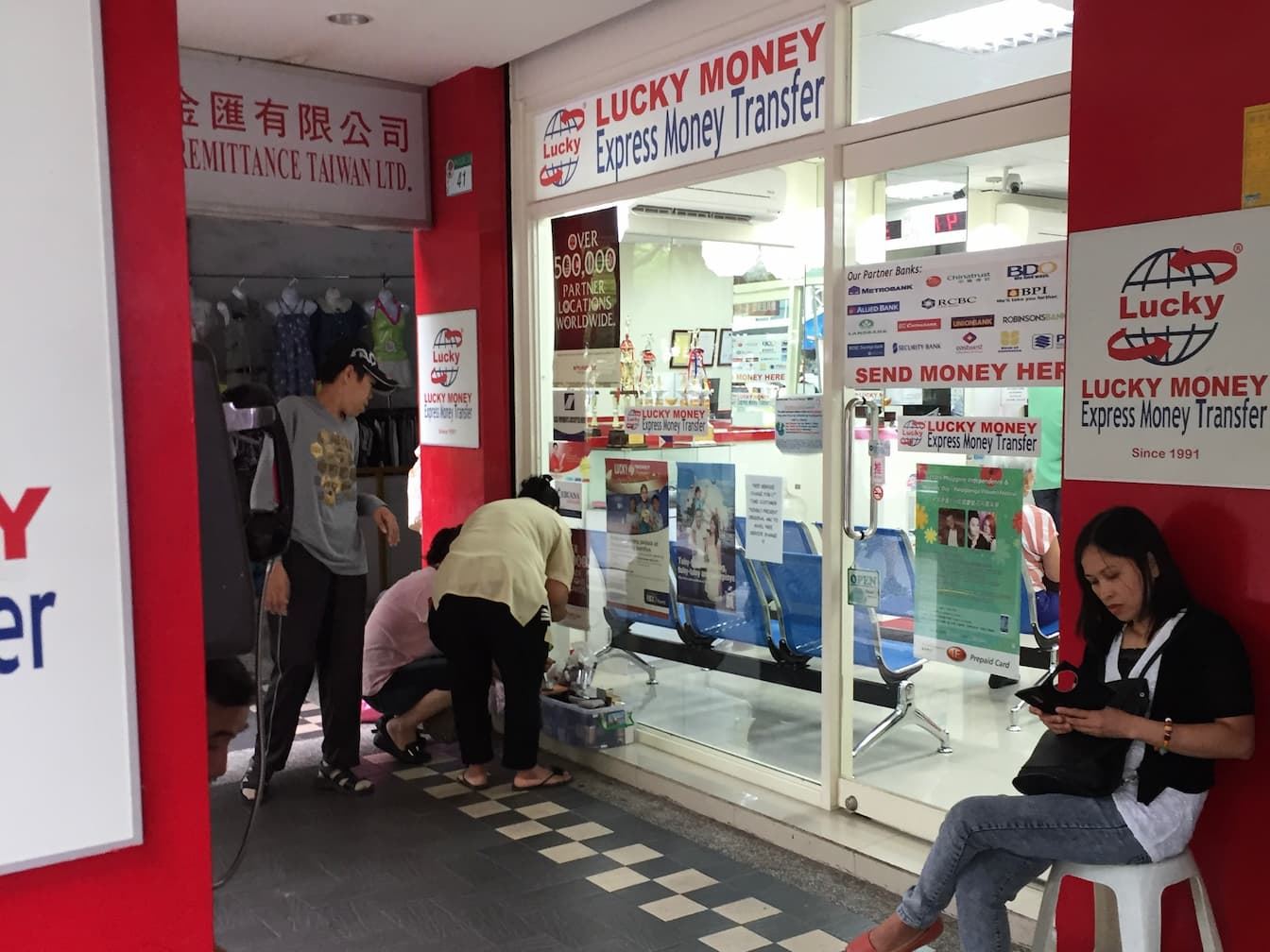 小菲律賓街區裡的匯寄店（Source：劉學墉攝）