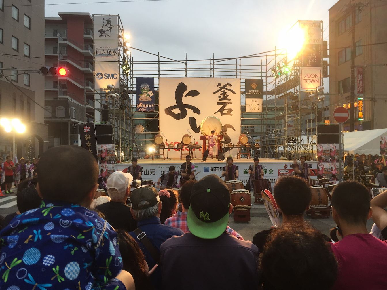 岩手縣釜石市於 1987 年開辦的「釜石よいさ」慶典，在震災後儘管曾經停辦，然而為了給受災居民打氣並重新喚起城市的元氣，在居民的組織下於 2013 年復辦（Source: 劉學墉攝）