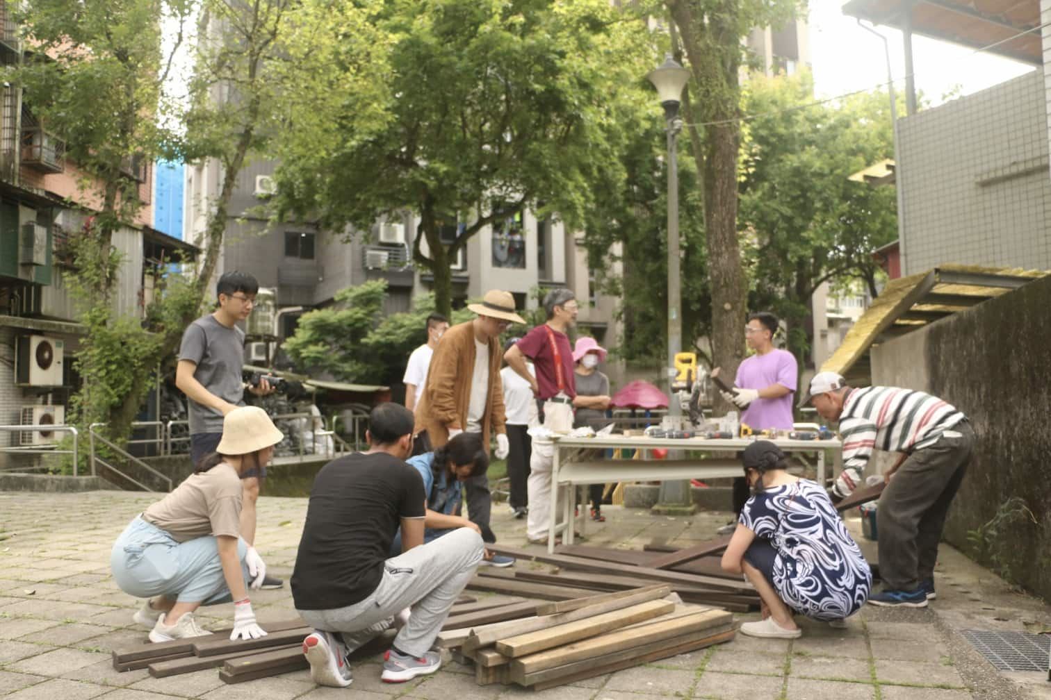 農園認養人參與木工工作坊（Source: 吳竹君攝於2021/05/02）