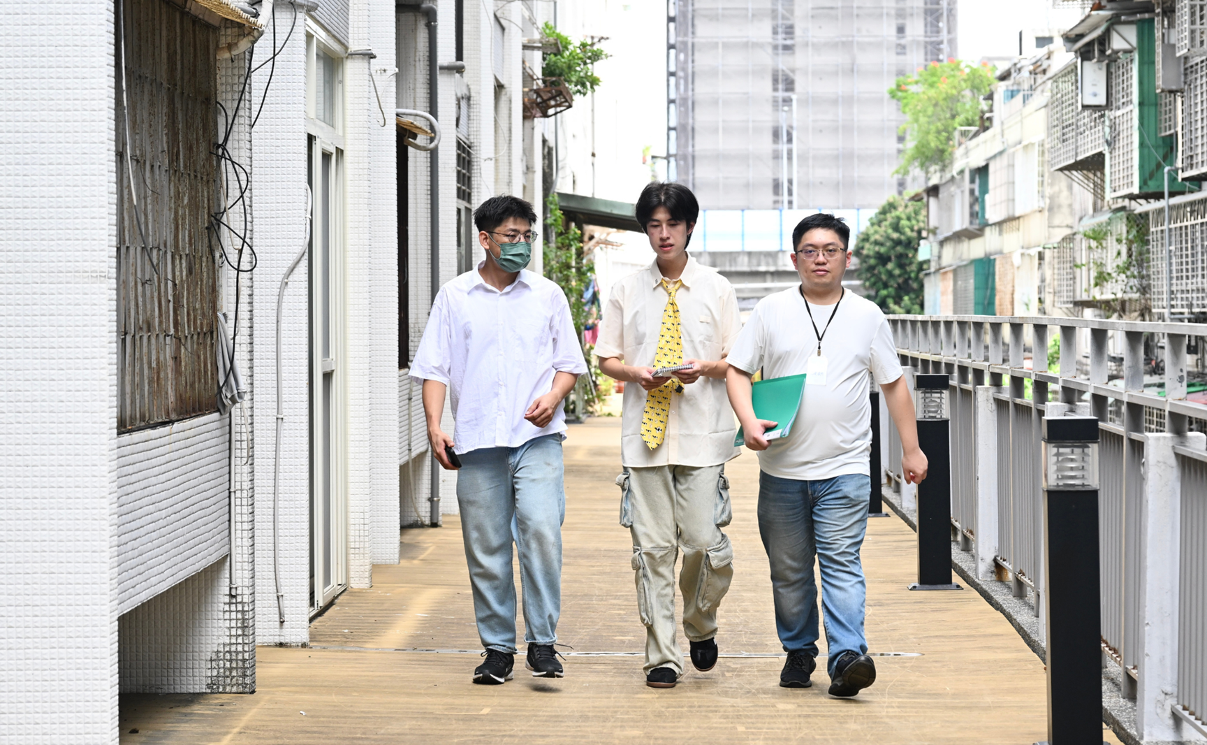 社宅居民、外來者和「都市再生學苑」學員們,在新興社宅交會,他們在此重新構築城市生活裡的家及家人新樣貌。