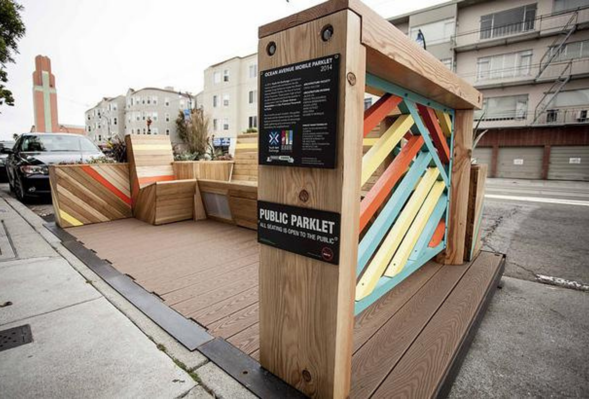 由青少年藝術交流中心(Youth Art Exchange)學生親手打造的Ocean Avenue行動小公園(Hosted by Ocean Avenue Community Benefit District. Designed by High School Students through the Youth Art Exchange (YAX), Instructor: Craig Hollow. Photo by Samuel Heller.)