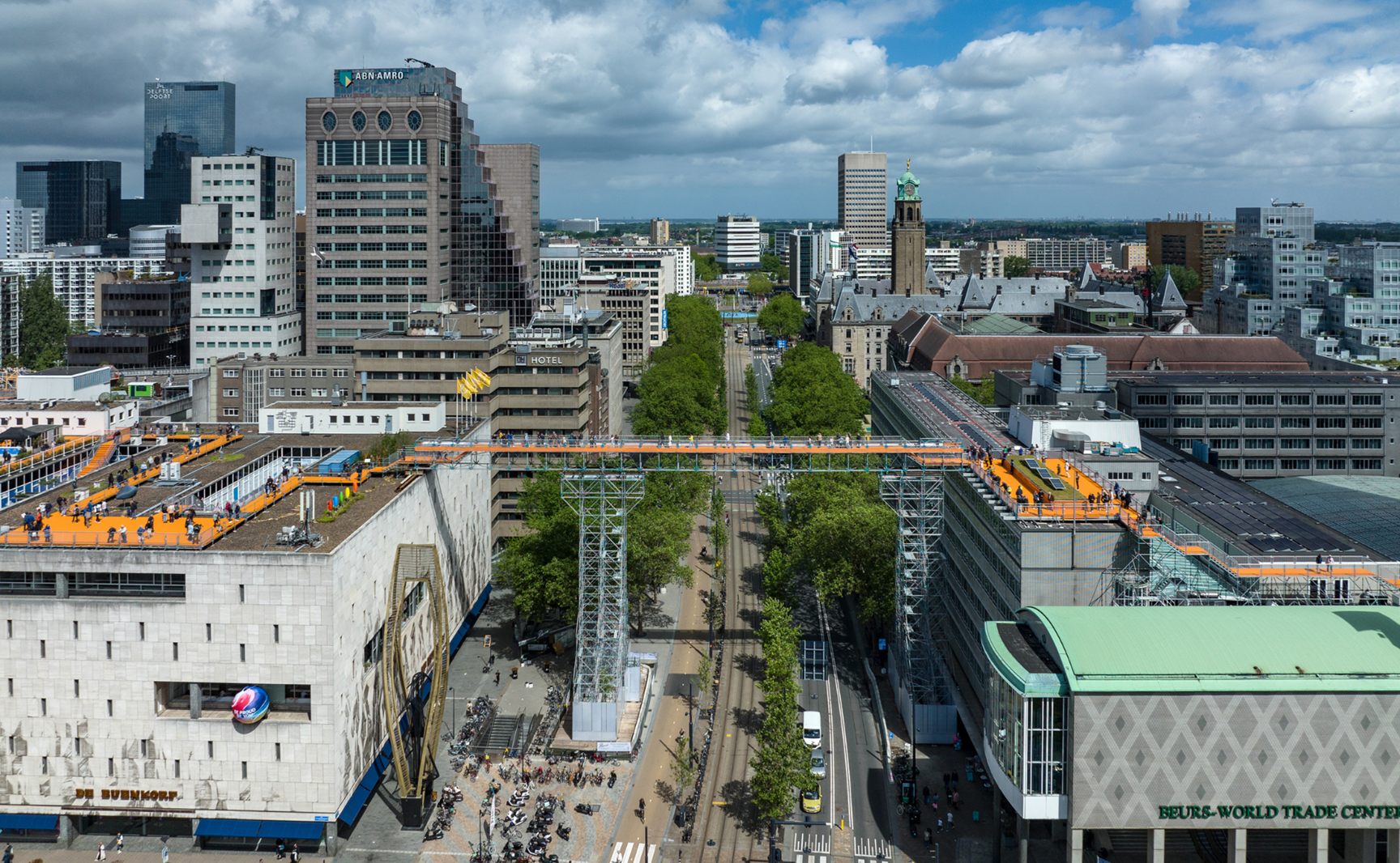 橘色步道可以說就是《屋頂手冊》的「實體版」實踐MVRDV Rooftop Walk 24 ©Ossip