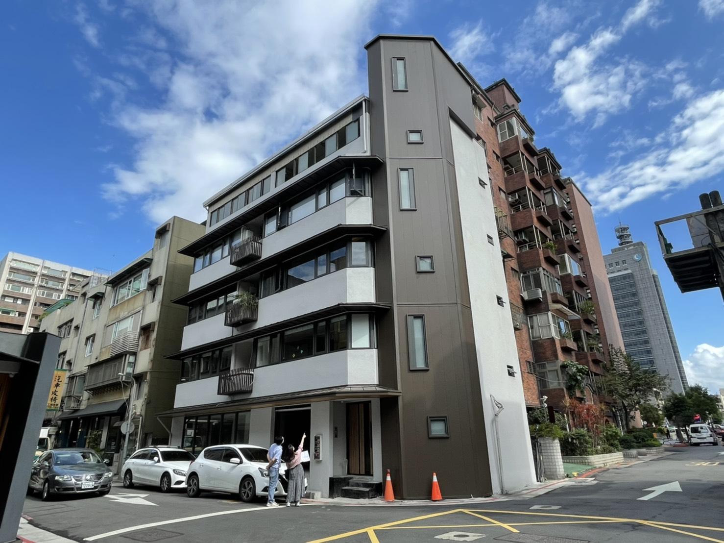 王瑞婷建築師事務所完成一處大安區四維路老舊公寓電梯增建與外牆拉皮(source: 王瑞婷建築師事務所)