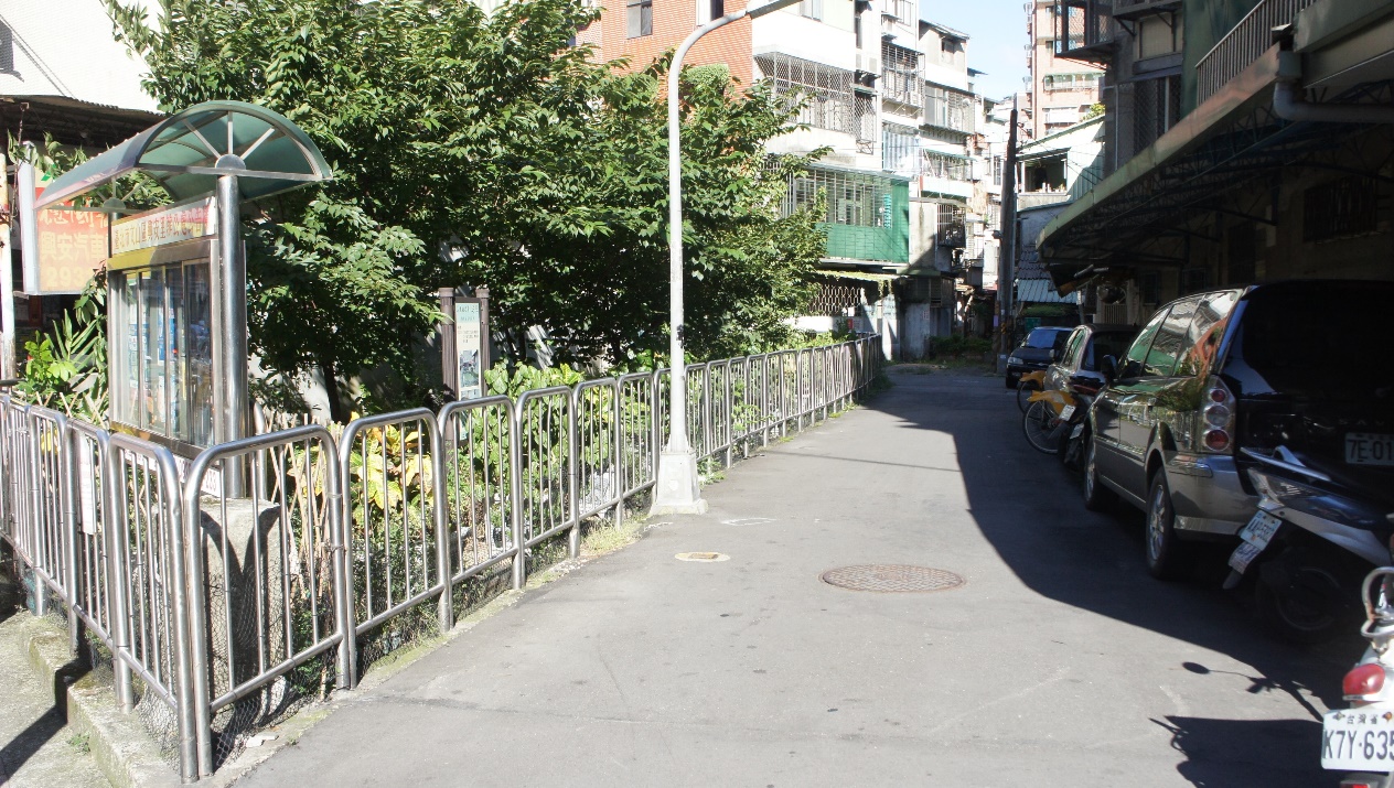 (曾是萬盛溪流經且與煤礦台車交會的仙通橋遺跡空間/郭子瑜 攝)