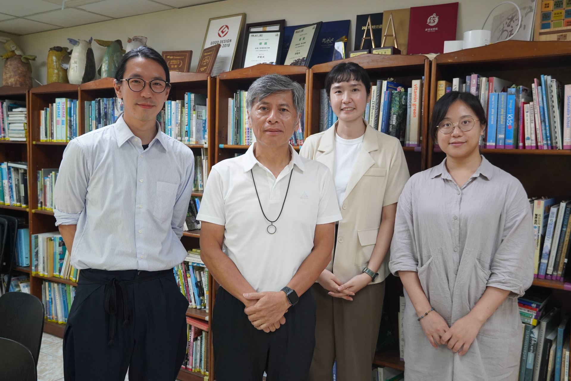 本輯台北村落之聲團隊前往採訪經典工程主持人劉柏宏老師(左二)。
(Source:雄本老屋規劃有限公司提供)