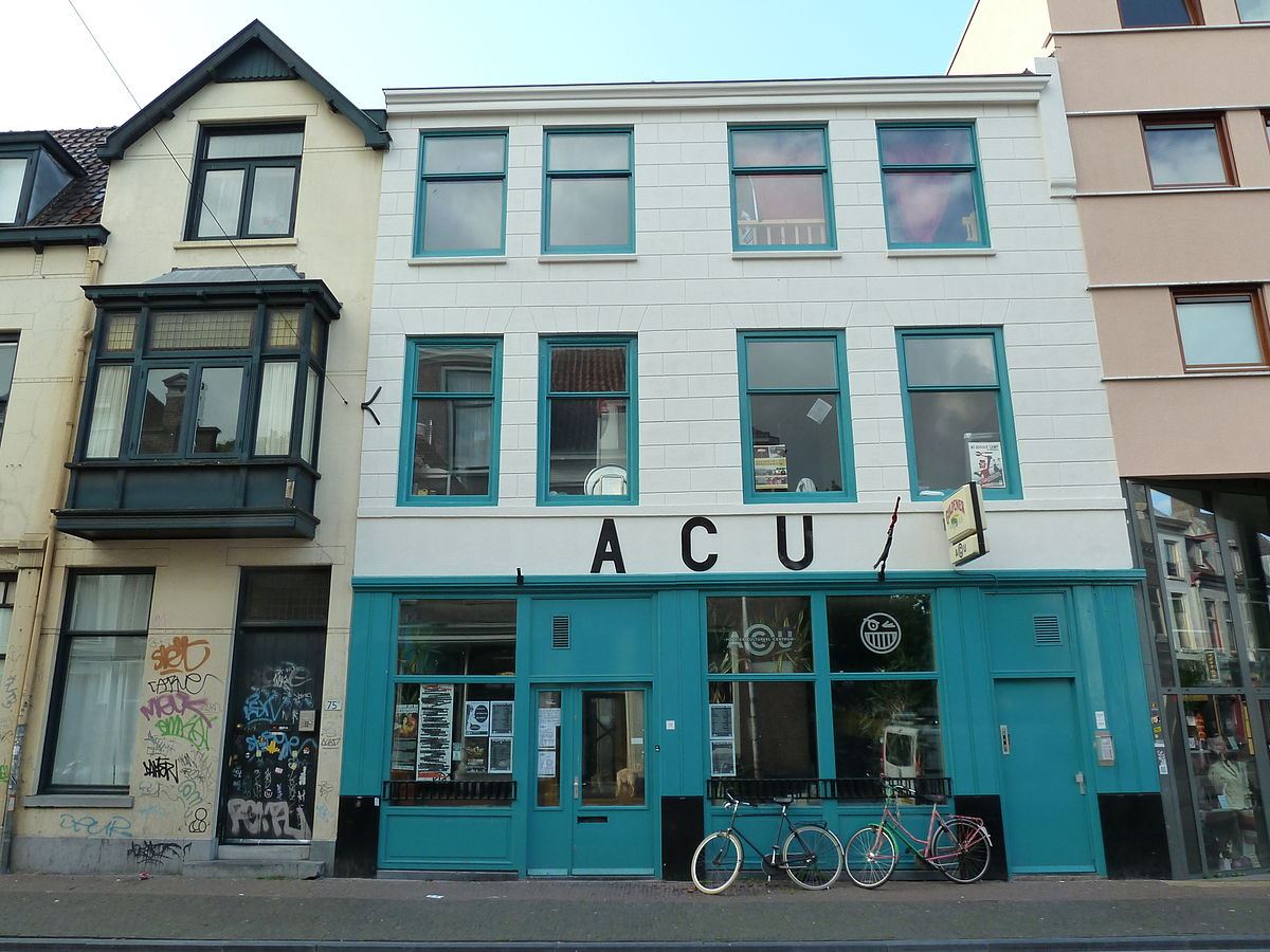(ACU是位在荷蘭烏德勒之的商店與文化中心,是荷蘭1970年代開始佔屋運動的代表性場域域之一,這裡曾做為電影院與咖啡廳使用,現在則是一間旅店。photo by Kattenkruid)