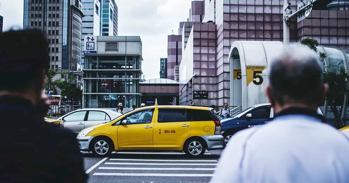 步行的城市/不行的城市:一座連行人都「以車為尊」的城市是如何誕生的?