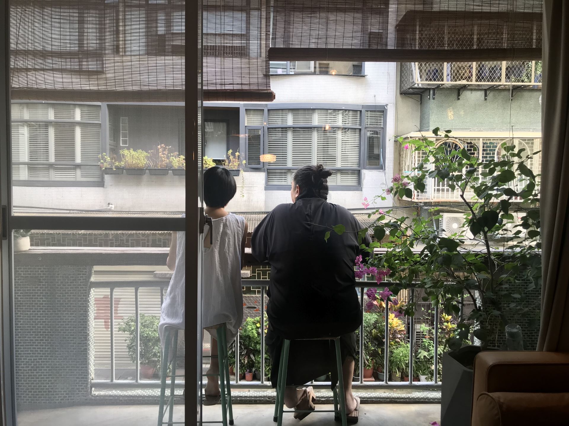 陽台變成與鄰居交流的窗口