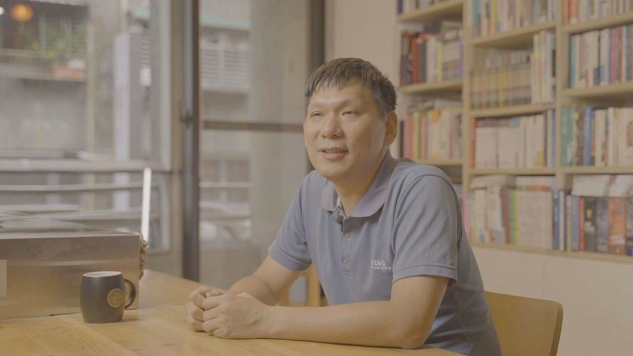 屋主陳先生從小在萬華長大,如今自己的小孩也在此成長茁壯