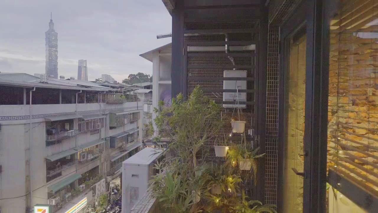 拆除陽台鐵窗重新與外界連結