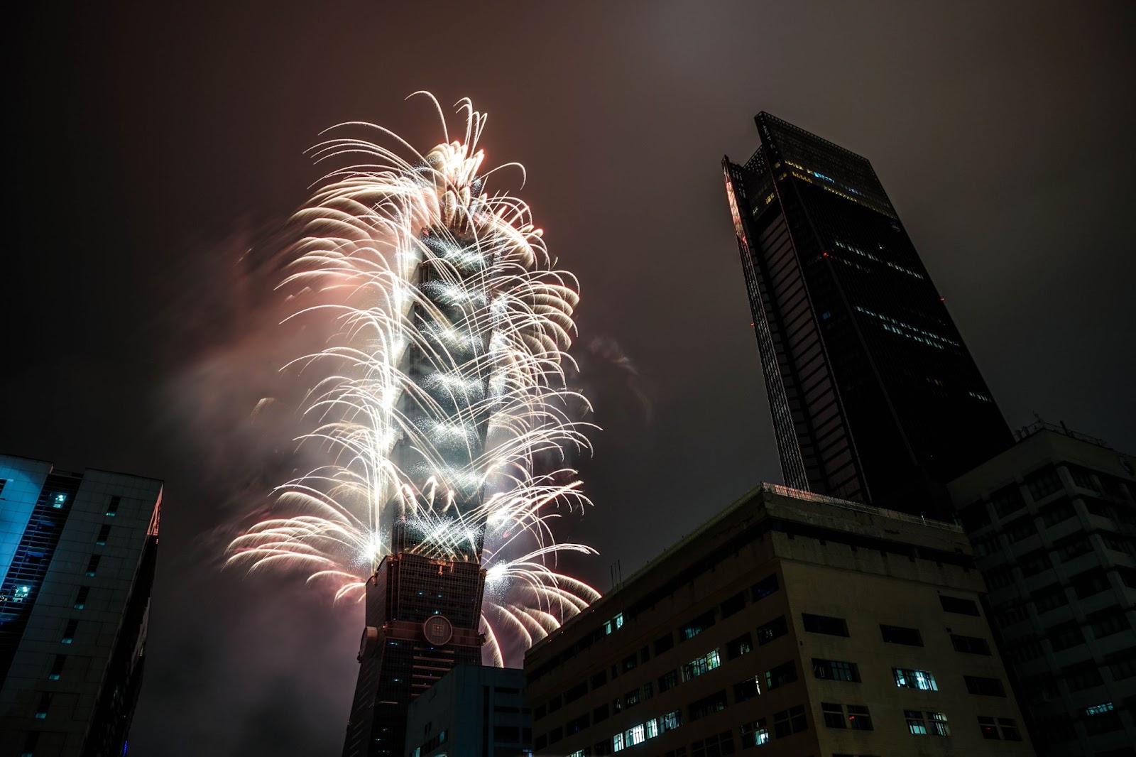 臺北101跨年煙火（source：unsplash）