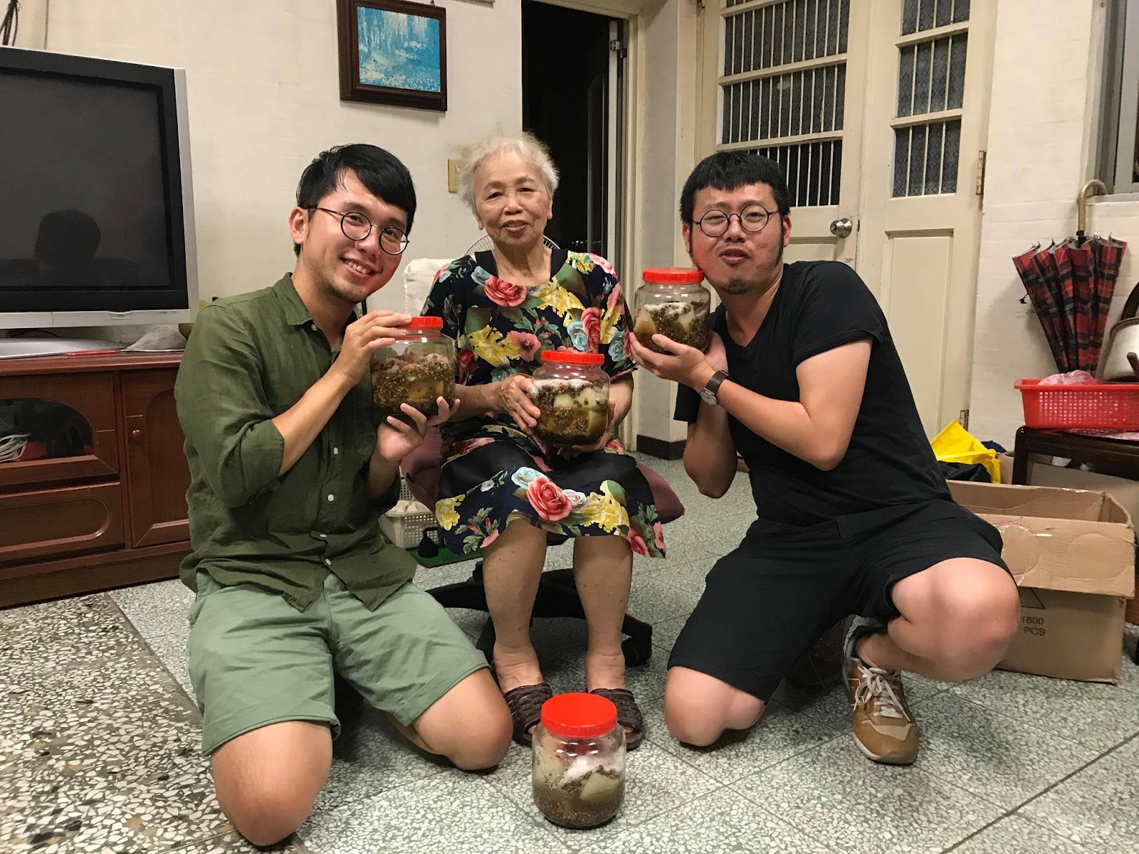 李吳滿阿嬤分享醃漬冬瓜撇步(source:走路草農 / 藝團)