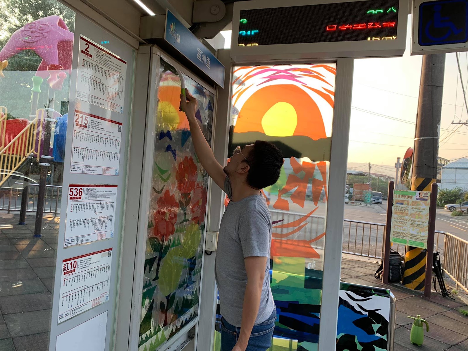 社子島最後一站「富州里」,有著一顆夕陽。(source:走路草農 / 藝團)