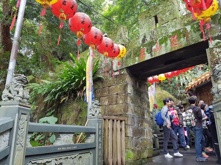 芝山岩隘門。