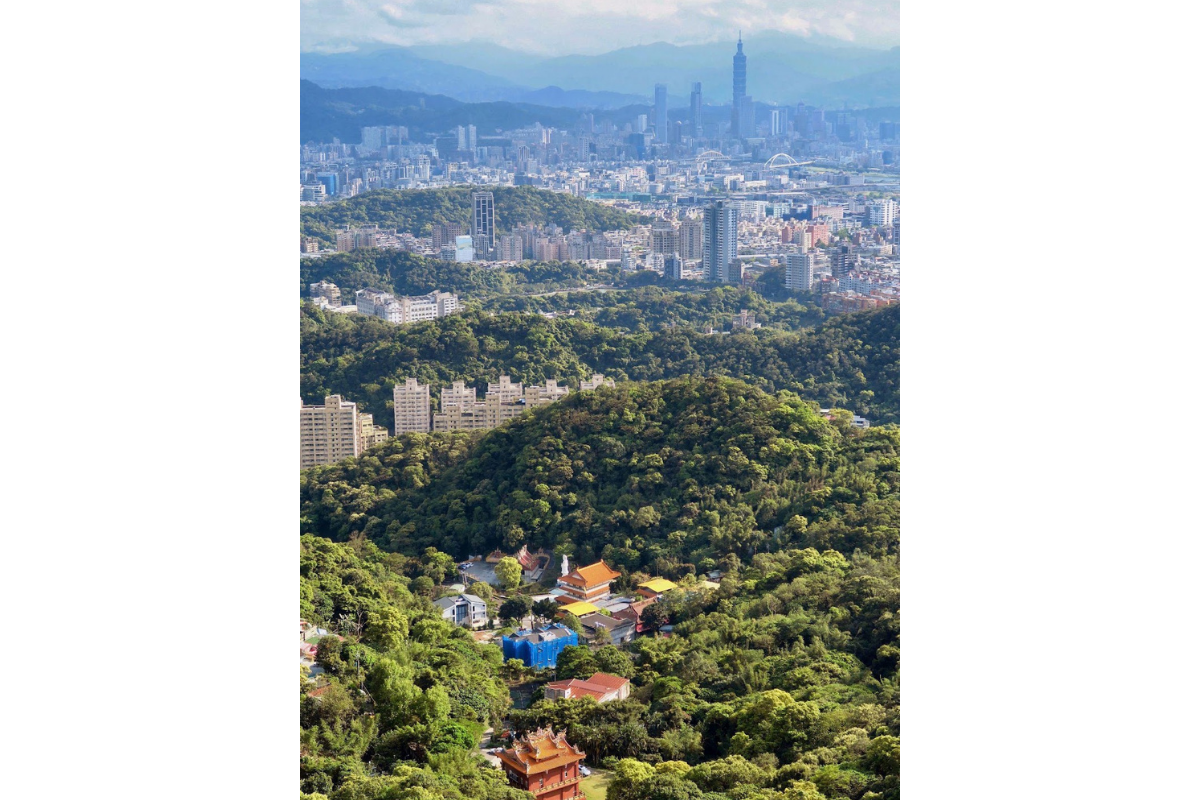 「山就在眼前」應該是臺北最具代表性的地景特徵（source: unsplash）