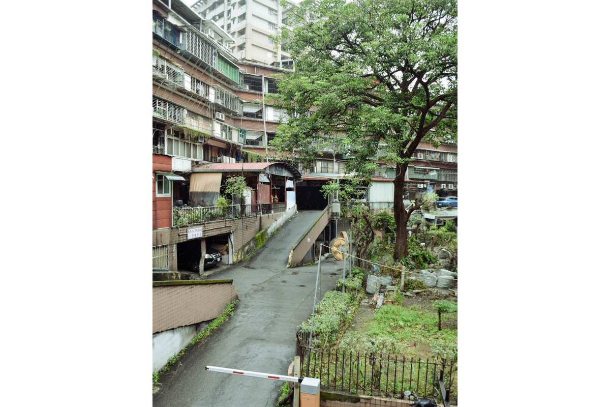 一碼位處忠恕社區地下空間,原為傳統市場已於2015年結束營業。(source: 劉耘桑拍攝)