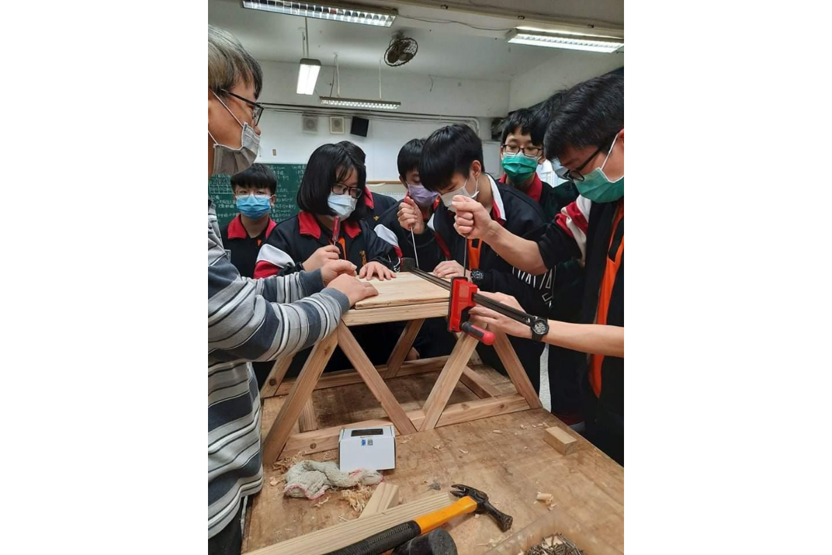 第一步於臺北大安高工進行設計與木作初步加工(source: 臺灣義築協會)