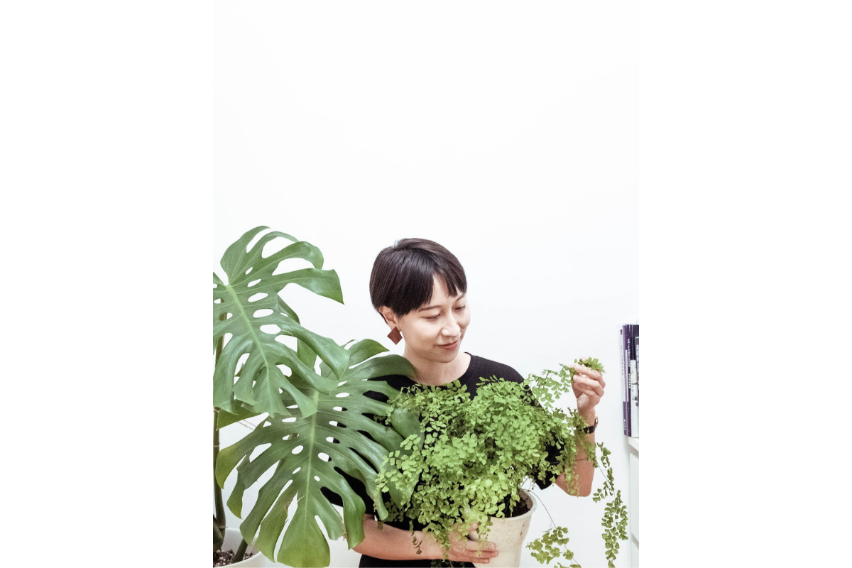 何佩玲每日早晨儀式感就從照顧植物跟他們說說話開始（source: 劉耘桑拍攝）