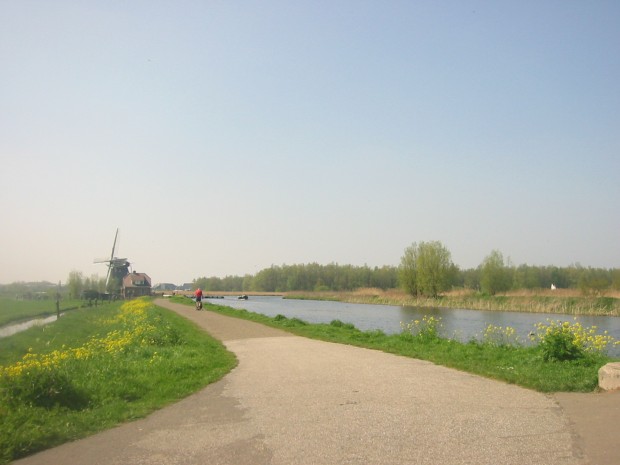 （典型荷蘭迂田水道地景 Rijnland/ 李宇中攝）