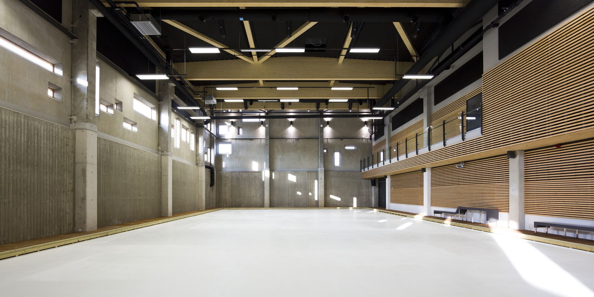 （Tondiraba ice rink in Tallinn. 溜冰場 Kadarik, Tuur. Arhitektid, 2014 / KADARIK TUUR ARHITEKTID OU）
