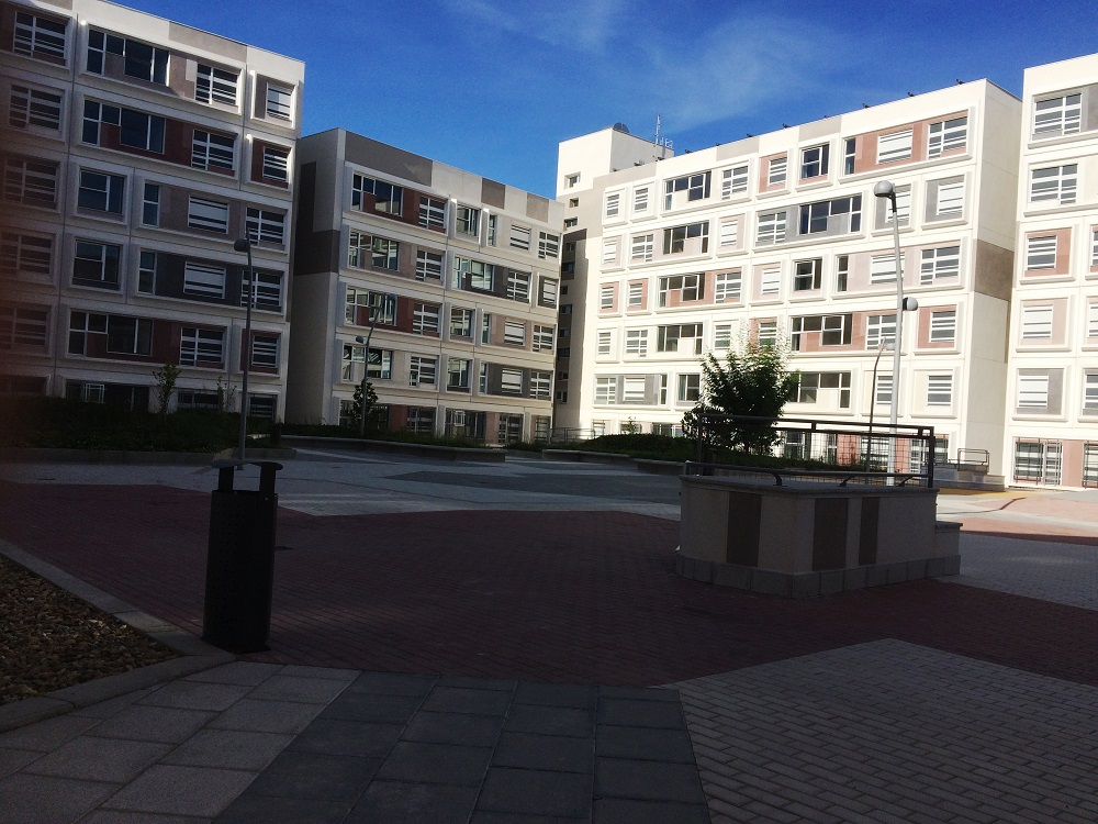 (巴塞隆納的社會住宅。不會因為是政府投資的公共住宅,而在相關的服務設施和空間需求層面降低服務水準。)