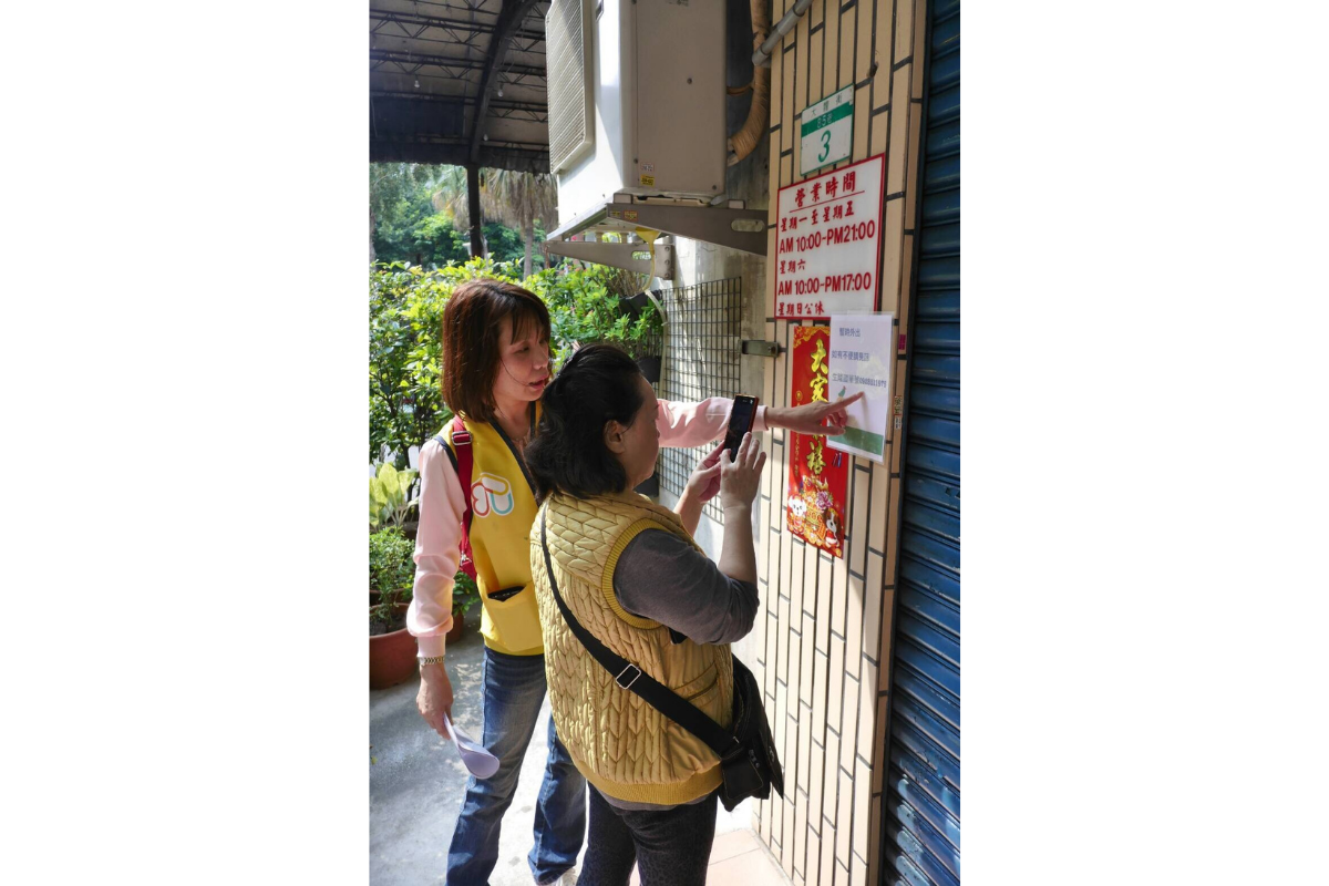 （更新處委託陪伴團隊招募志工，協助弱勢家戶尋找中繼租屋。）