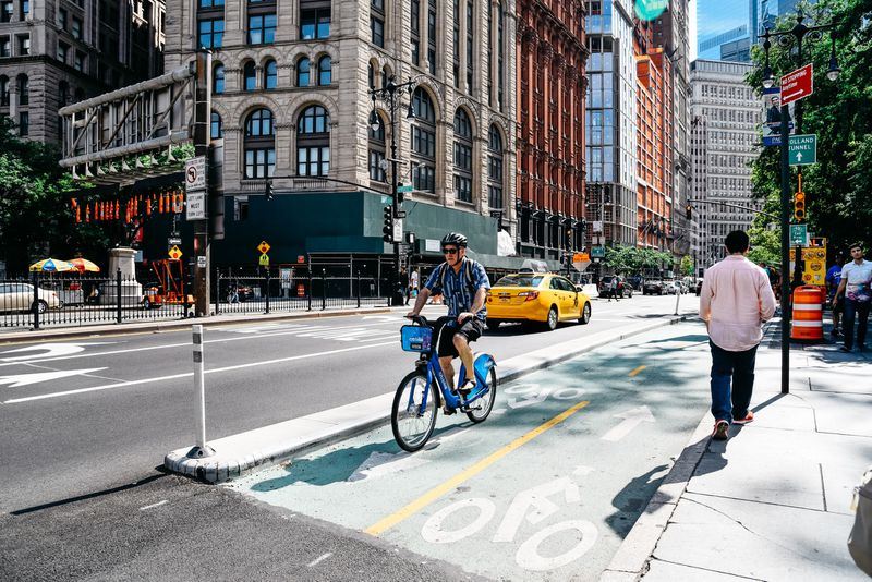 紐約市規劃自行車專用道(Source:https://www.nydailynews.com/....../ny-bike-lane......)