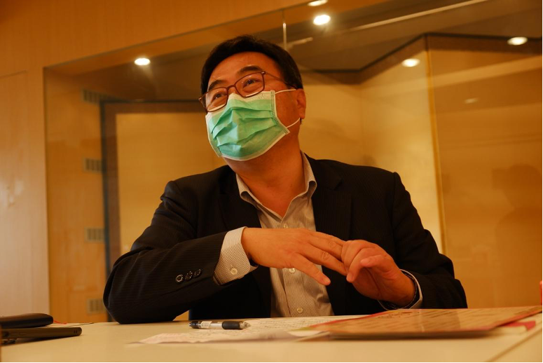 現任董事長陳政鴻先生在去年的媽祖遶境爭議中勇敢挺身，對外呼籲遶境活動在疫情仍然嚴峻的時期應暫緩（Source: 王昱文攝影）