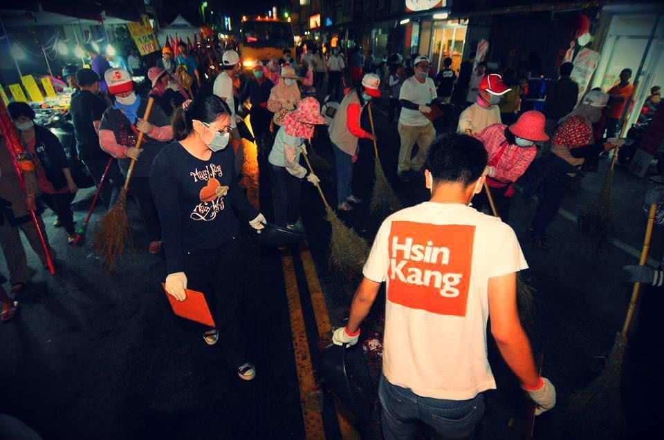 持續三十幾載的「淨港計畫」，新港社區用最質樸的方式表達對媽祖的感謝與虔誠（Source: 新港文教基金會）