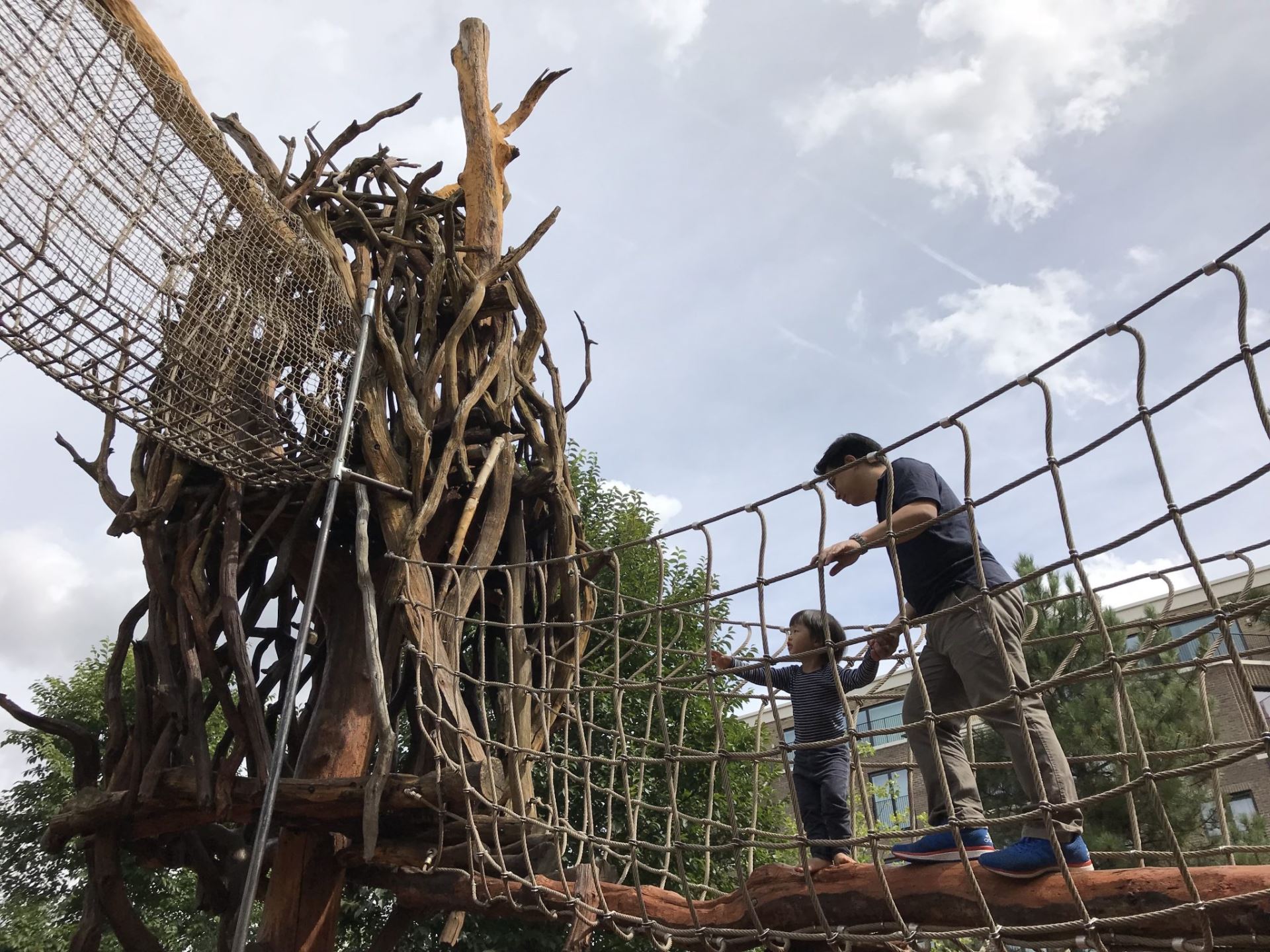 圖 9：英國倫敦伊莉莎白奧運公園的「看起來刺激危險」的翻騰灣自然遊戲場（Source: 李玉華提供）