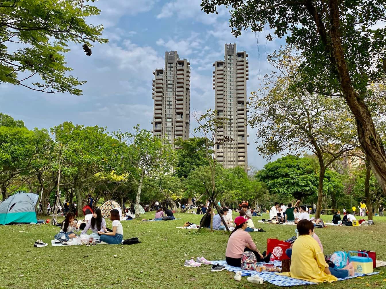 疫情期間,所有市民均渴望在旅遊與社交受限情況下,得以有機會走出室內擁抱開放綠地,其對心靈療癒具社區可及性(Source: 郭瓊瑩提供)