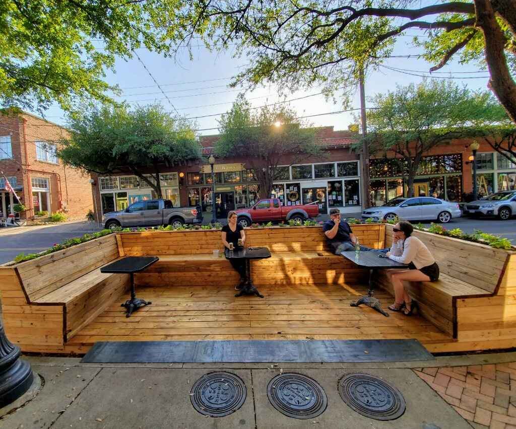 美國達拉斯(USA,Dallas):停車格公園(Source: https://citymonitor.ai/fabric/covid-19-social-distancing-public-space-parks-5217)