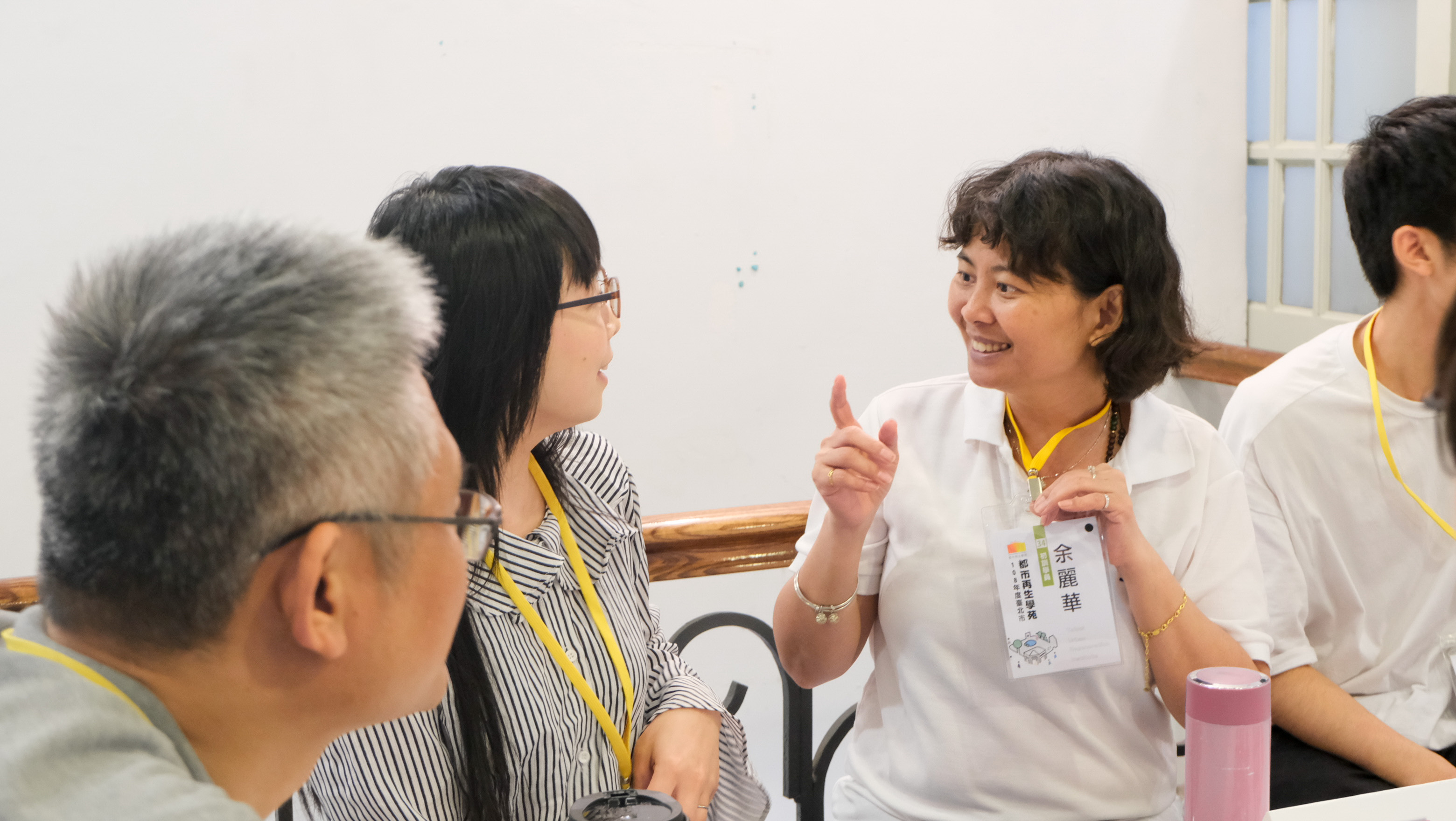 （組員們向大家介紹自己，往後的實習課程每組會一起行動。）